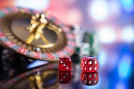 Antarmuka aplikasi microvip88 menampilkan menu sportsbook, live dealer, dan slot games