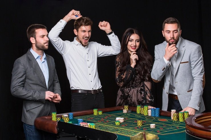 Antarmuka permainan Fortune Tiger di platform microvip88 dengan tampilan simbol harimau dan koin emas